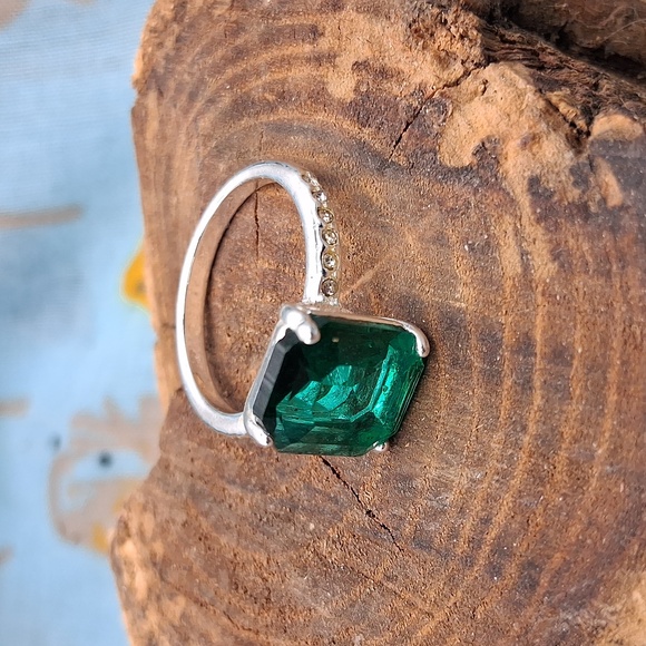 Vintage Avon Emerald Green Gemstone Sz 8 - Picture 2 of 8